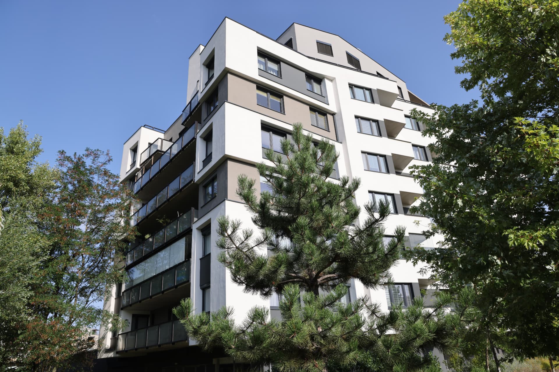 Fasáda novostavby Prosecká zahrada